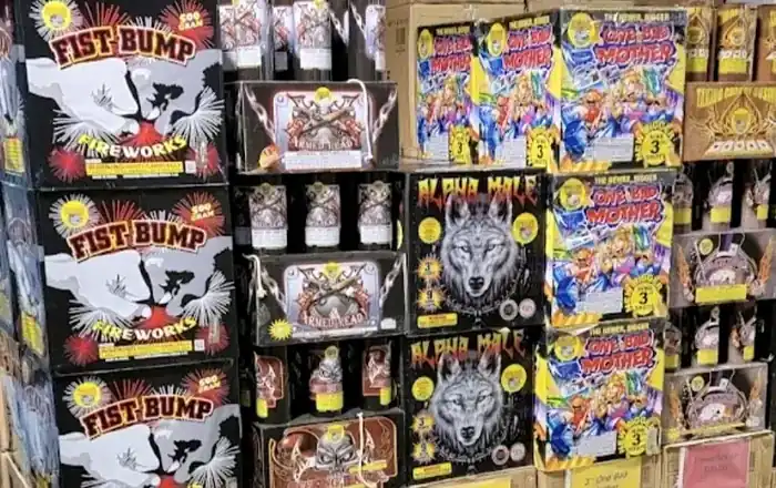 Display wall and boxed fireworks